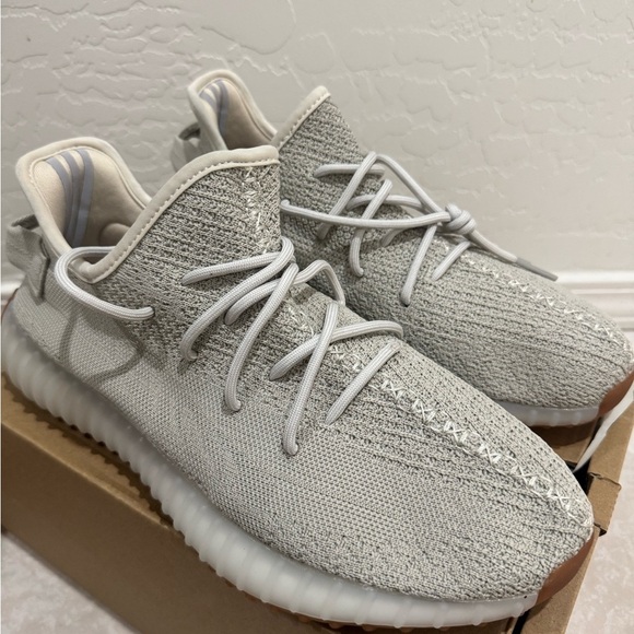 Adidas Yeezy Boost 350 V2 - “bone” - Picture 3 of 6